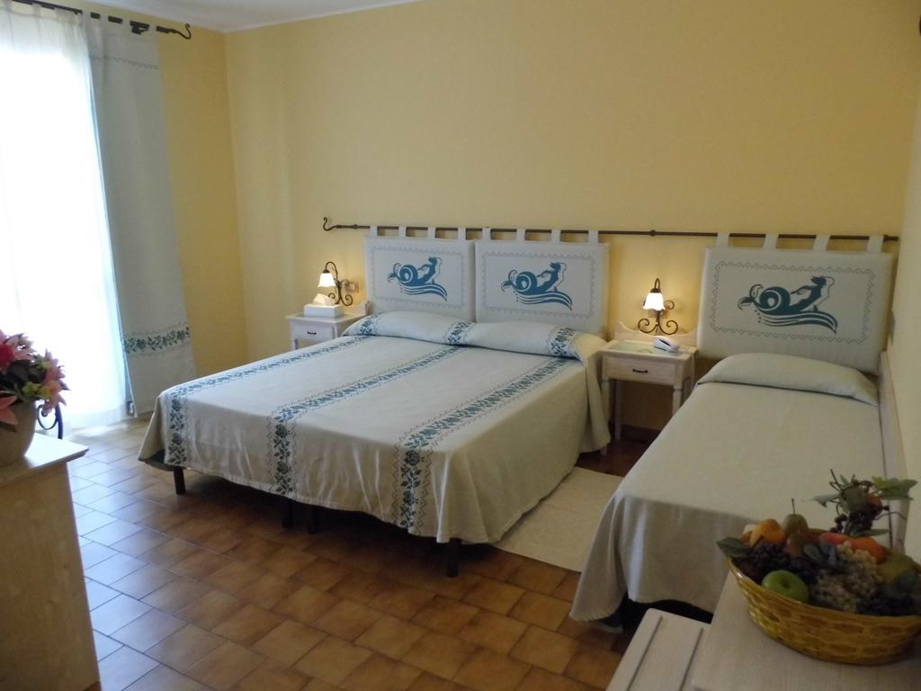 Le Nereidi Hotel & Residence Con Piscina-Tennis-Fitness-Parcheggio Coperto-Sala Conferenze La Maddalena  Zewnętrze zdjęcie