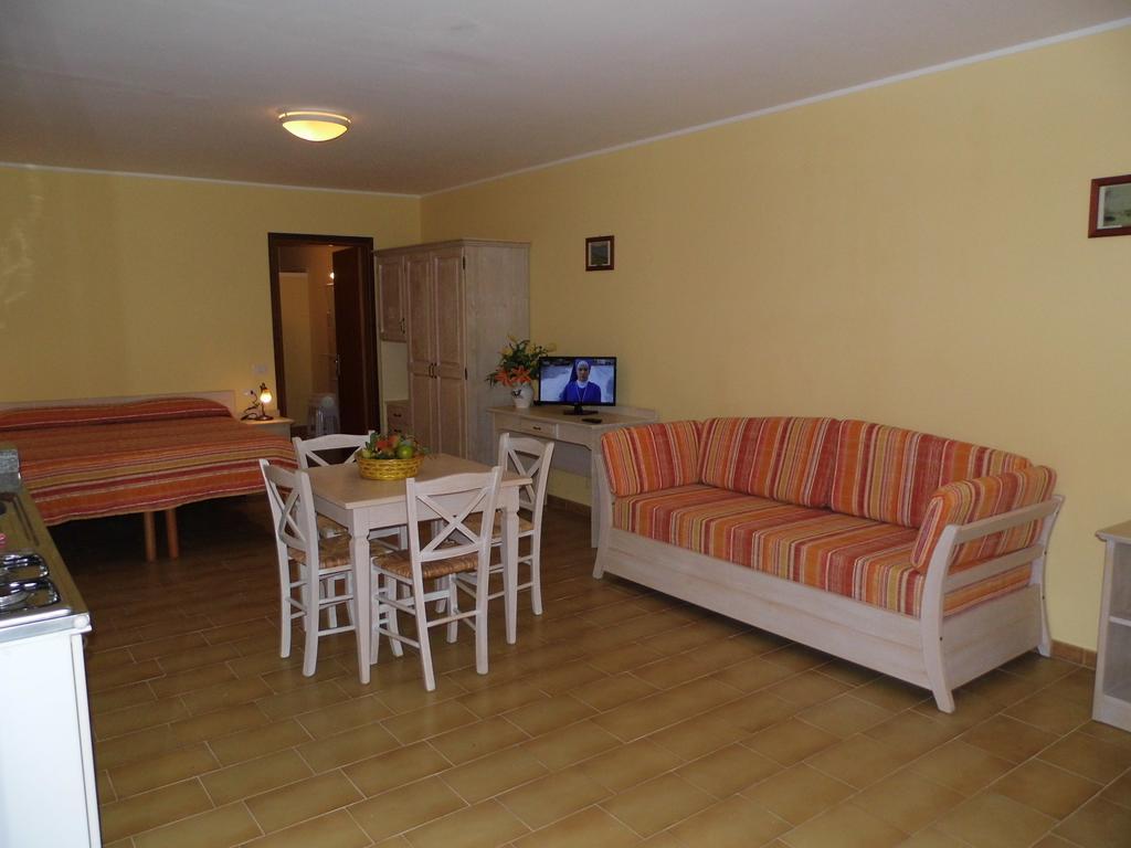 Le Nereidi Hotel & Residence Con Piscina-Tennis-Fitness-Parcheggio Coperto-Sala Conferenze La Maddalena  Zewnętrze zdjęcie