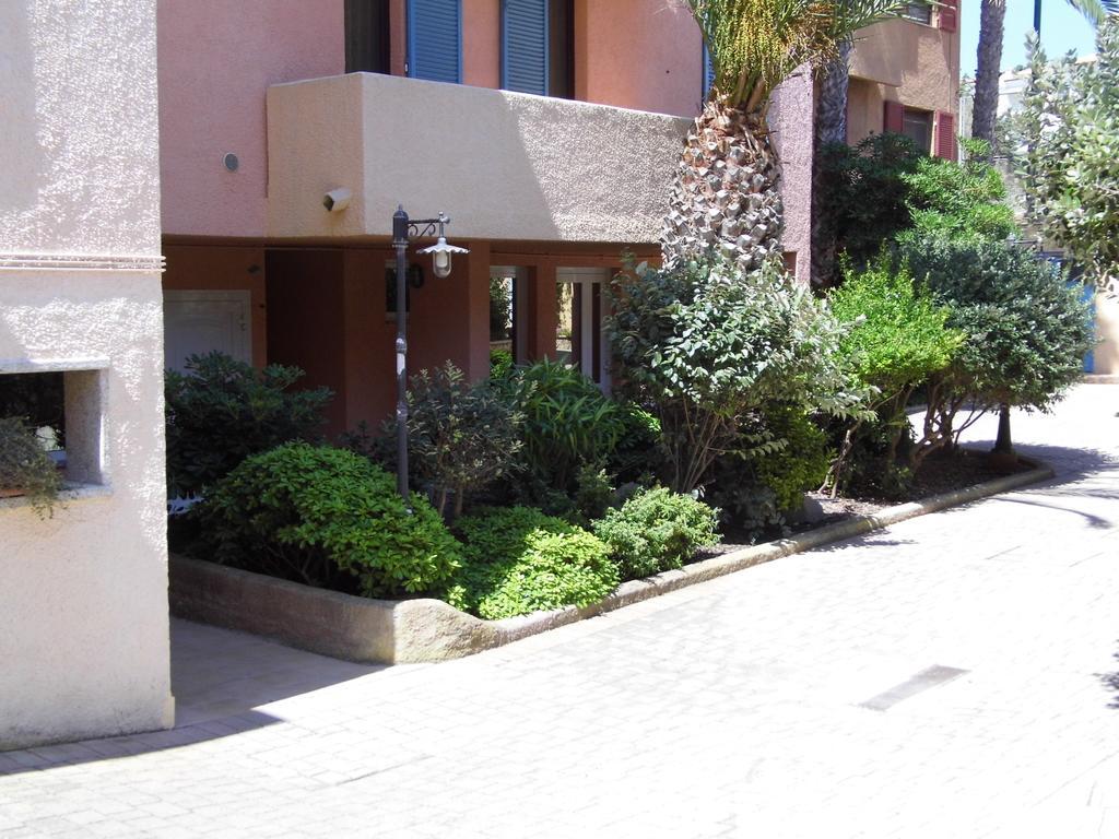 Le Nereidi Hotel & Residence Con Piscina-Tennis-Fitness-Parcheggio Coperto-Sala Conferenze La Maddalena  Zewnętrze zdjęcie