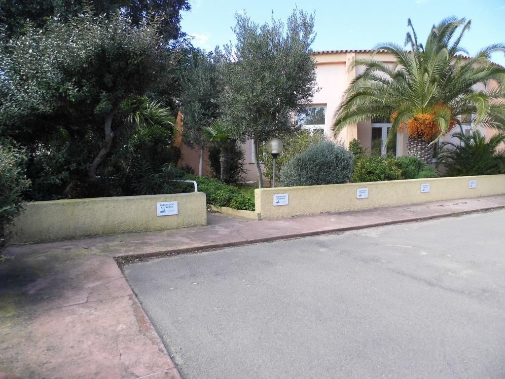 Le Nereidi Hotel & Residence Con Piscina-Tennis-Fitness-Parcheggio Coperto-Sala Conferenze La Maddalena  Zewnętrze zdjęcie