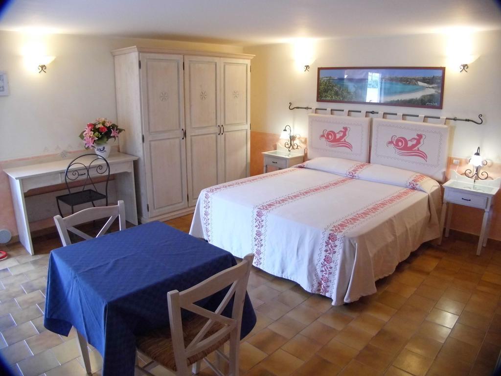 Le Nereidi Hotel & Residence Con Piscina-Tennis-Fitness-Parcheggio Coperto-Sala Conferenze La Maddalena  Zewnętrze zdjęcie