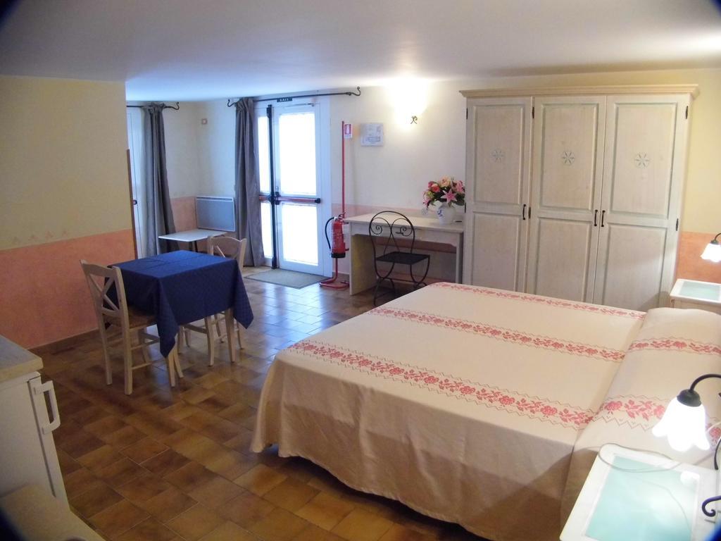Le Nereidi Hotel & Residence Con Piscina-Tennis-Fitness-Parcheggio Coperto-Sala Conferenze La Maddalena  Zewnętrze zdjęcie