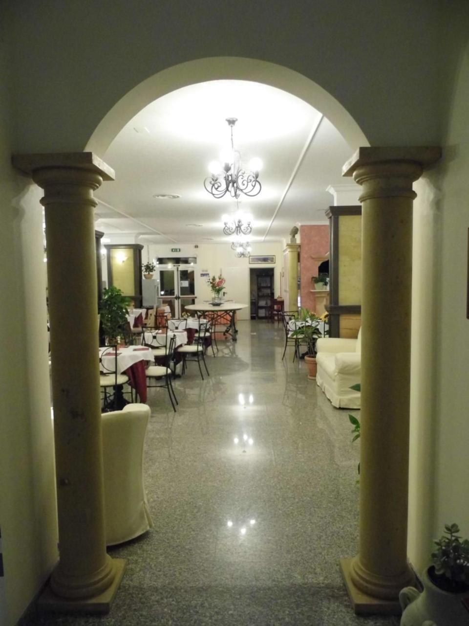 Le Nereidi Hotel & Residence Con Piscina-Tennis-Fitness-Parcheggio Coperto-Sala Conferenze La Maddalena  Zewnętrze zdjęcie